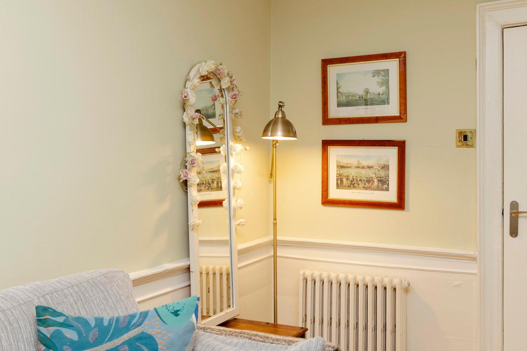 Joivy Beautiful Apartment, Private Garden, Calton Hill Edimburgo Esterno foto