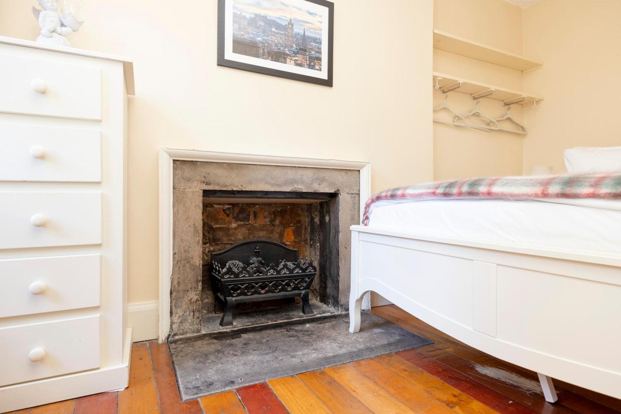Joivy Beautiful Apartment, Private Garden, Calton Hill Edimburgo Esterno foto